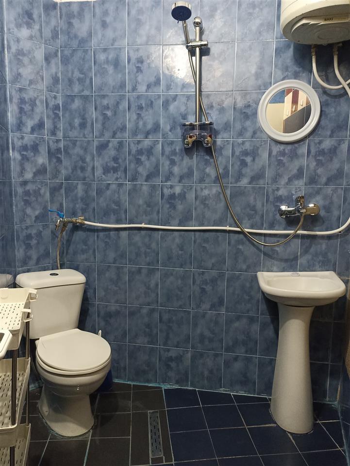 Jepet me qira hyrje 1+1+aneks e mobiluar