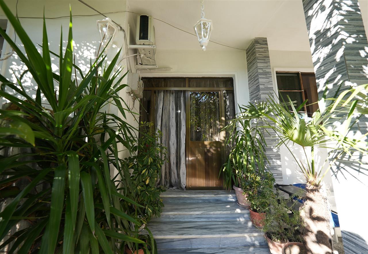 Jepet me qira hyrje 1+1+aneks e mobiluar