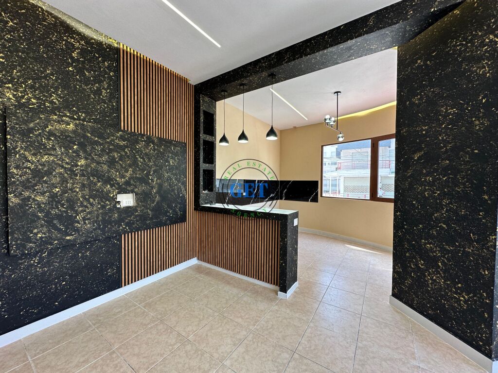 Shitet, Apartament 3+1, Shkolla “Bajram Curri