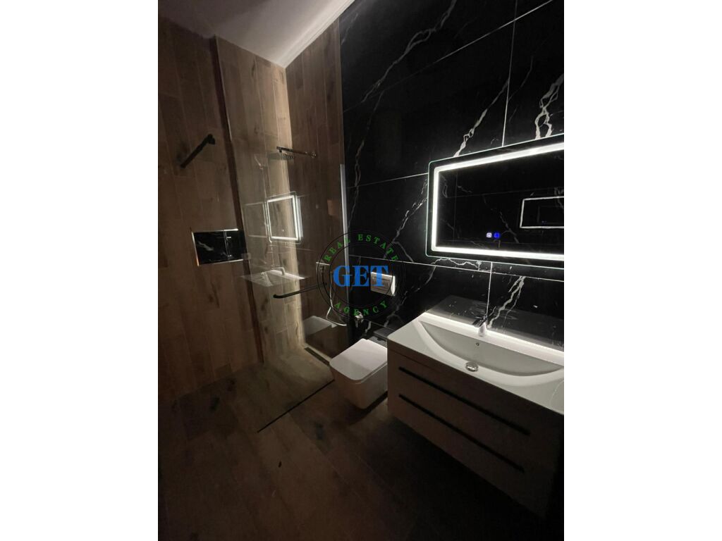 Shitet, Apartament 3+1, Shkolla “Bajram Curri