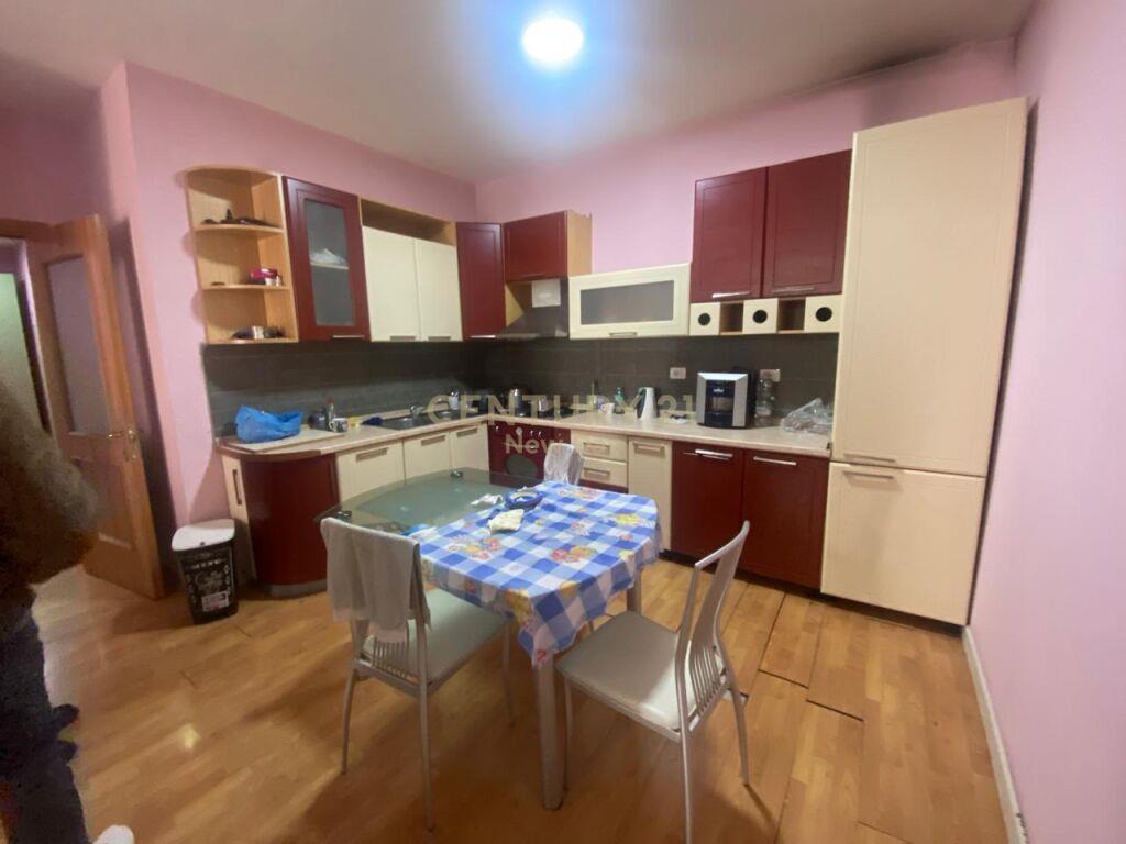 SHITET APARTAMENT 2+1 NE QENDER TE DURRESIT!
