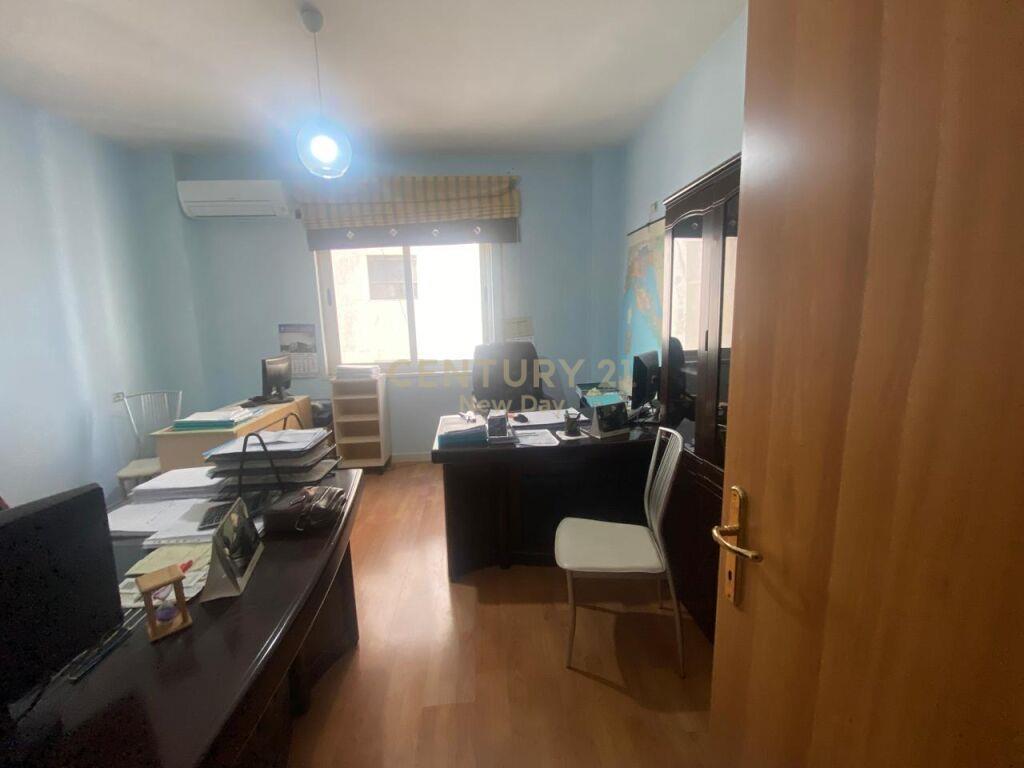 SHITET APARTAMENT 2+1 NE QENDER TE DURRESIT!