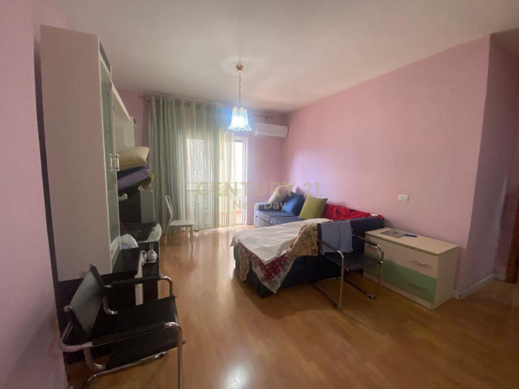 SHITET APARTAMENT 2+1 NE QENDER TE DURRESIT!