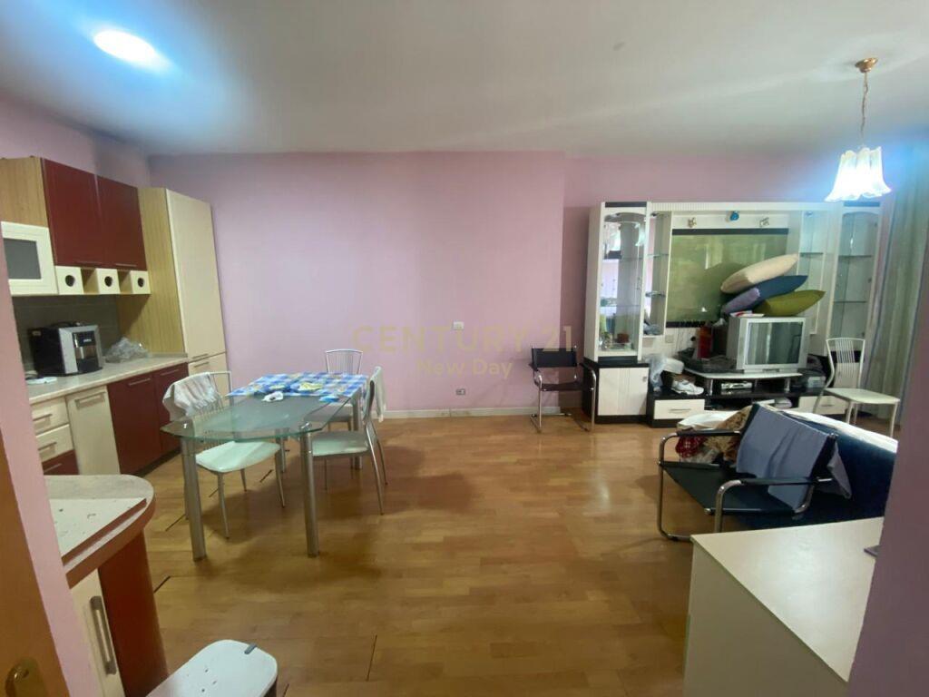 SHITET APARTAMENT 2+1 NE QENDER TE DURRESIT!