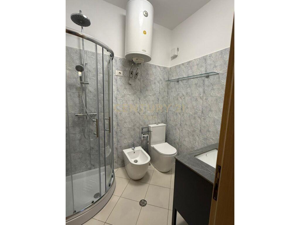 Jepet me Qira Apartament 2+1 në Qendër të Durrësit!