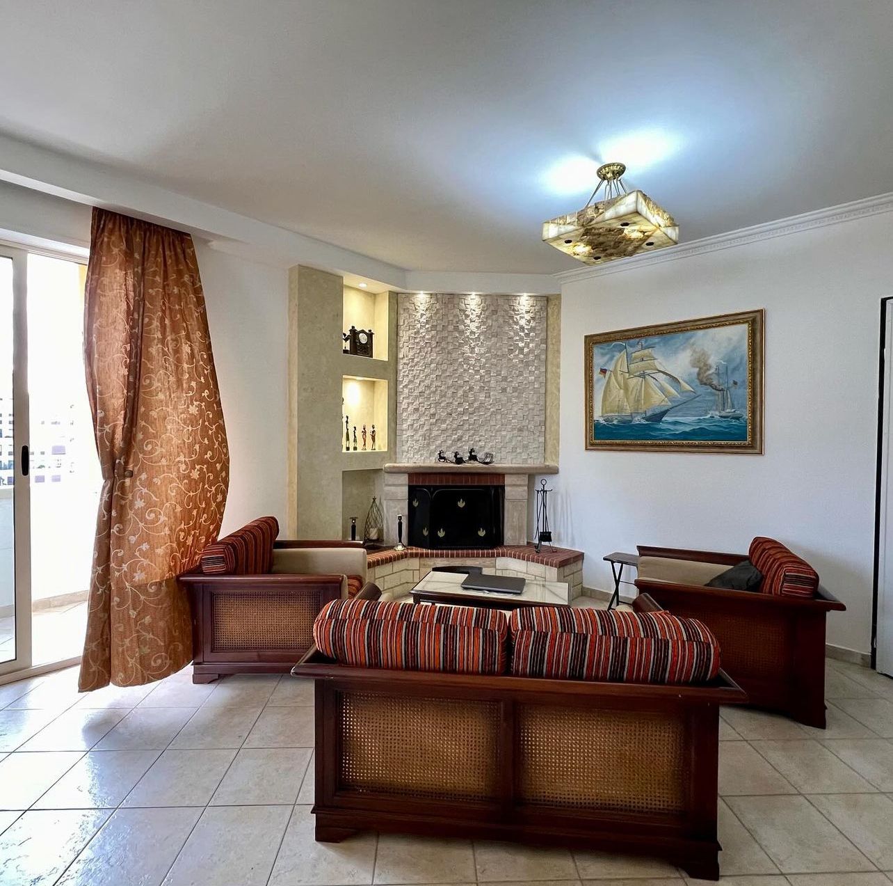 Qira, 2+1 Rruga e Barrikadave”, Tirane 800 Euro