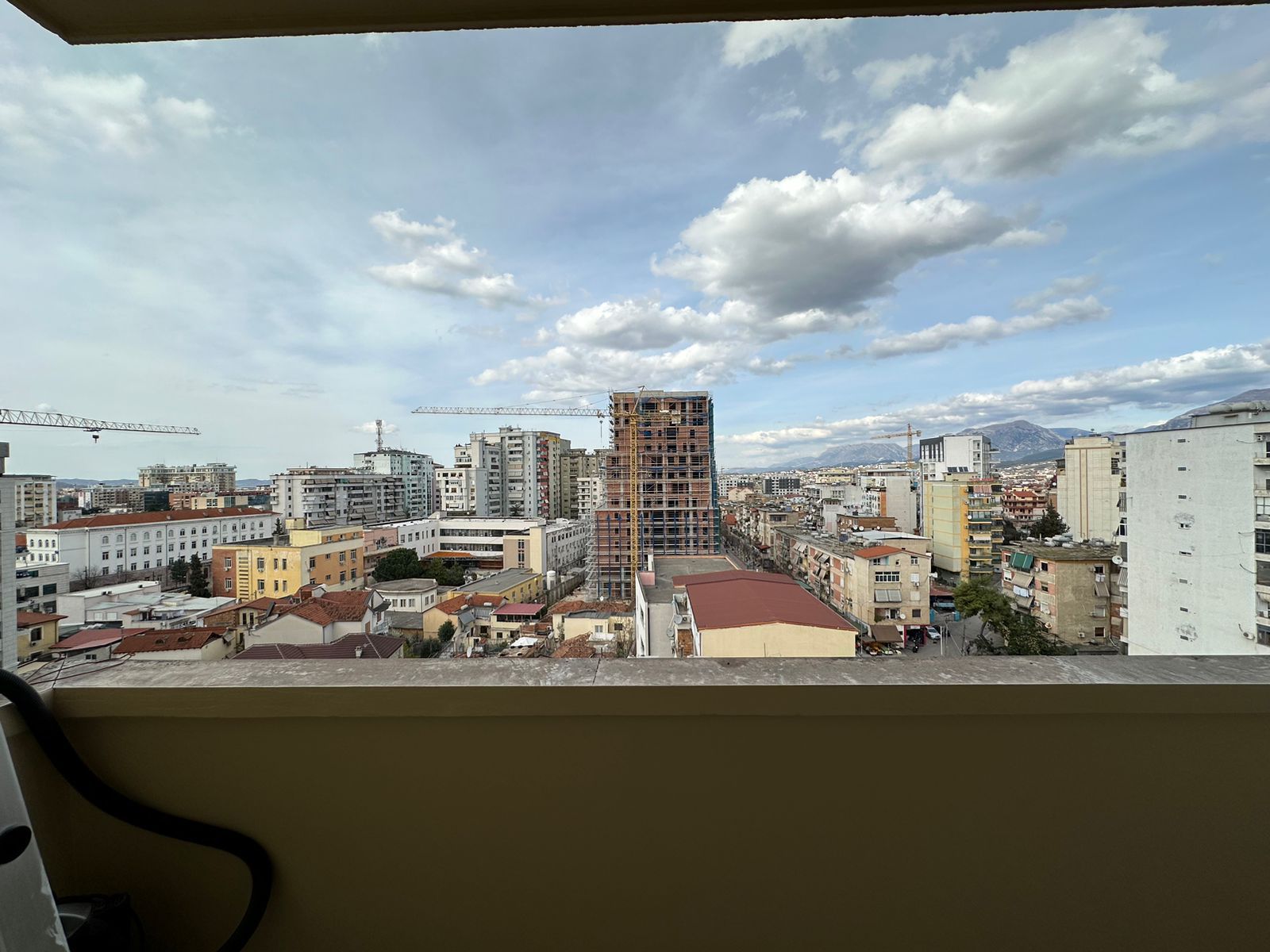 Qira, 2+1 Rruga e Barrikadave”, Tirane 800 Euro