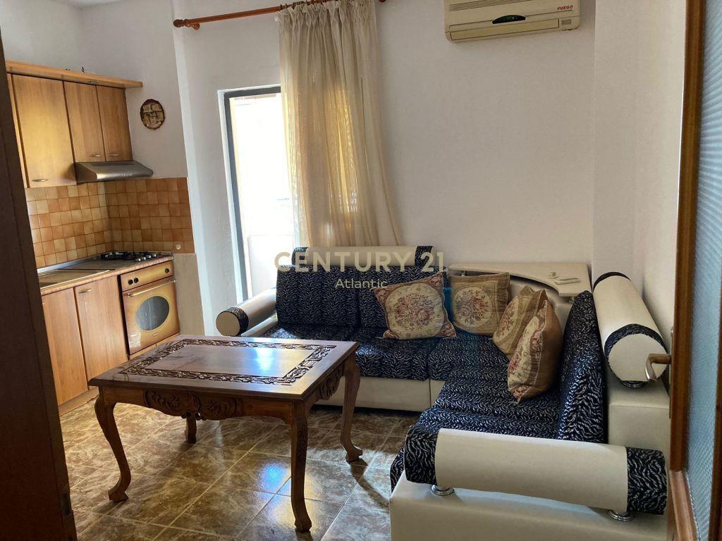 JEPET APARTAMENT ME QIRA 2+1 , PRANE MUZEUMIT ! Durrës, Alb