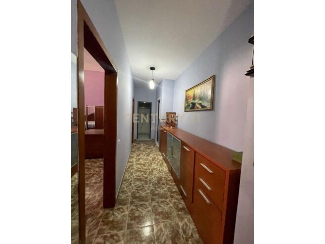 JEPET APARTAMENT ME QIRA 2+1 , PRANE MUZEUMIT ! Durrës, Alb