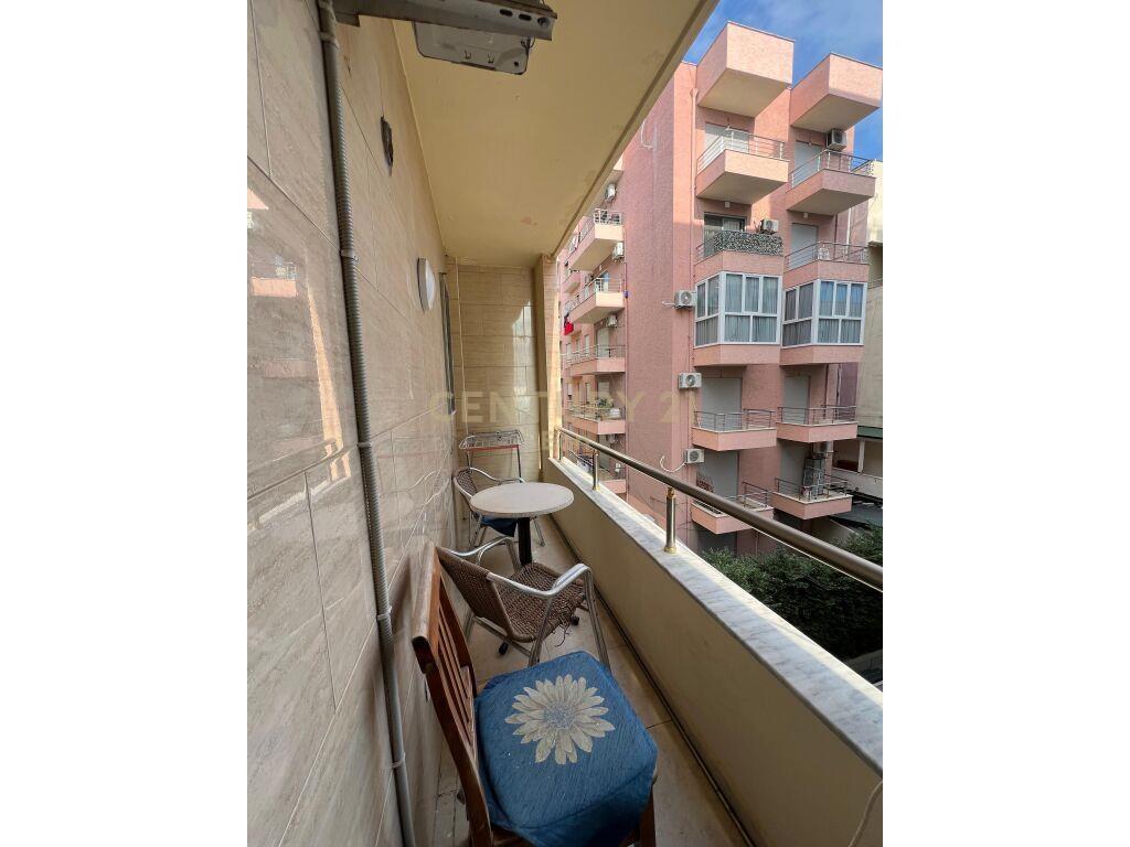 Apartament 1+1 për Qira në Plazh Stacioni i parë, Durrës.