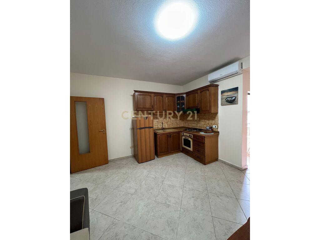 Apartament 1+1 për Qira në Plazh Stacioni i parë, Durrës.
