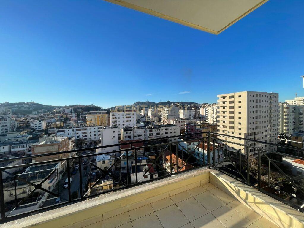 Apartament 1+1 + Verande me Qira në Lagja nr.6, Durrës – 300