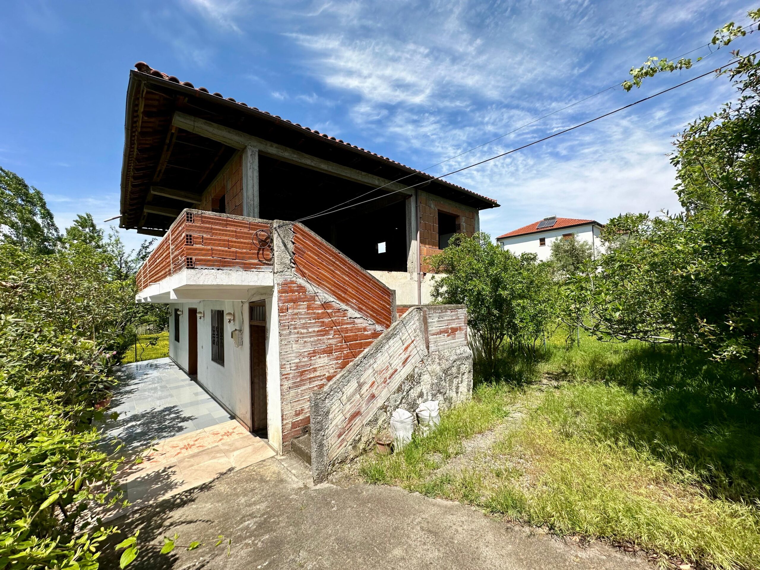 Shitet Shtëpi 2-katëshe, Paskuqan €135.000