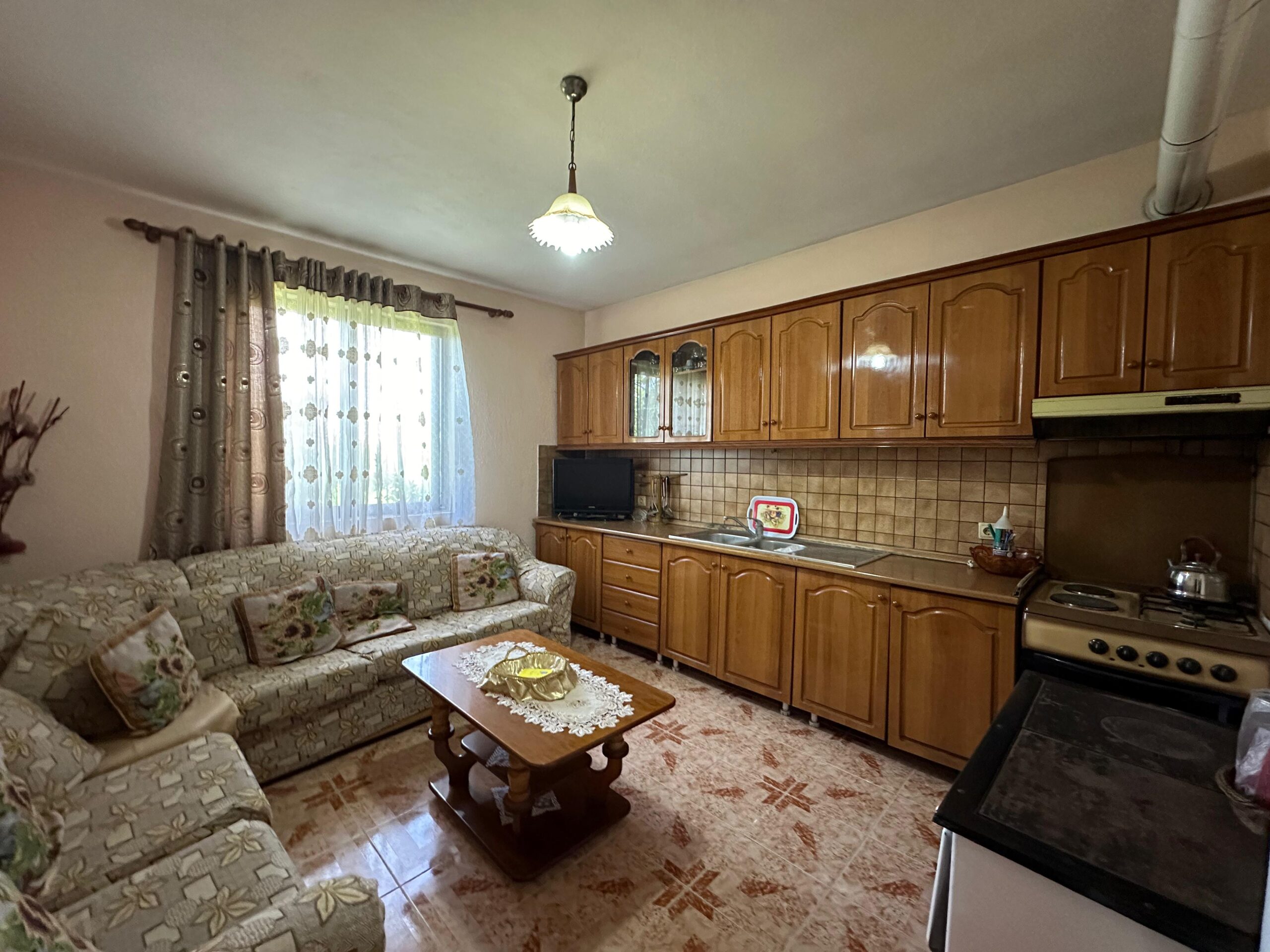 Shitet Shtëpi 2-katëshe, Paskuqan €135.000