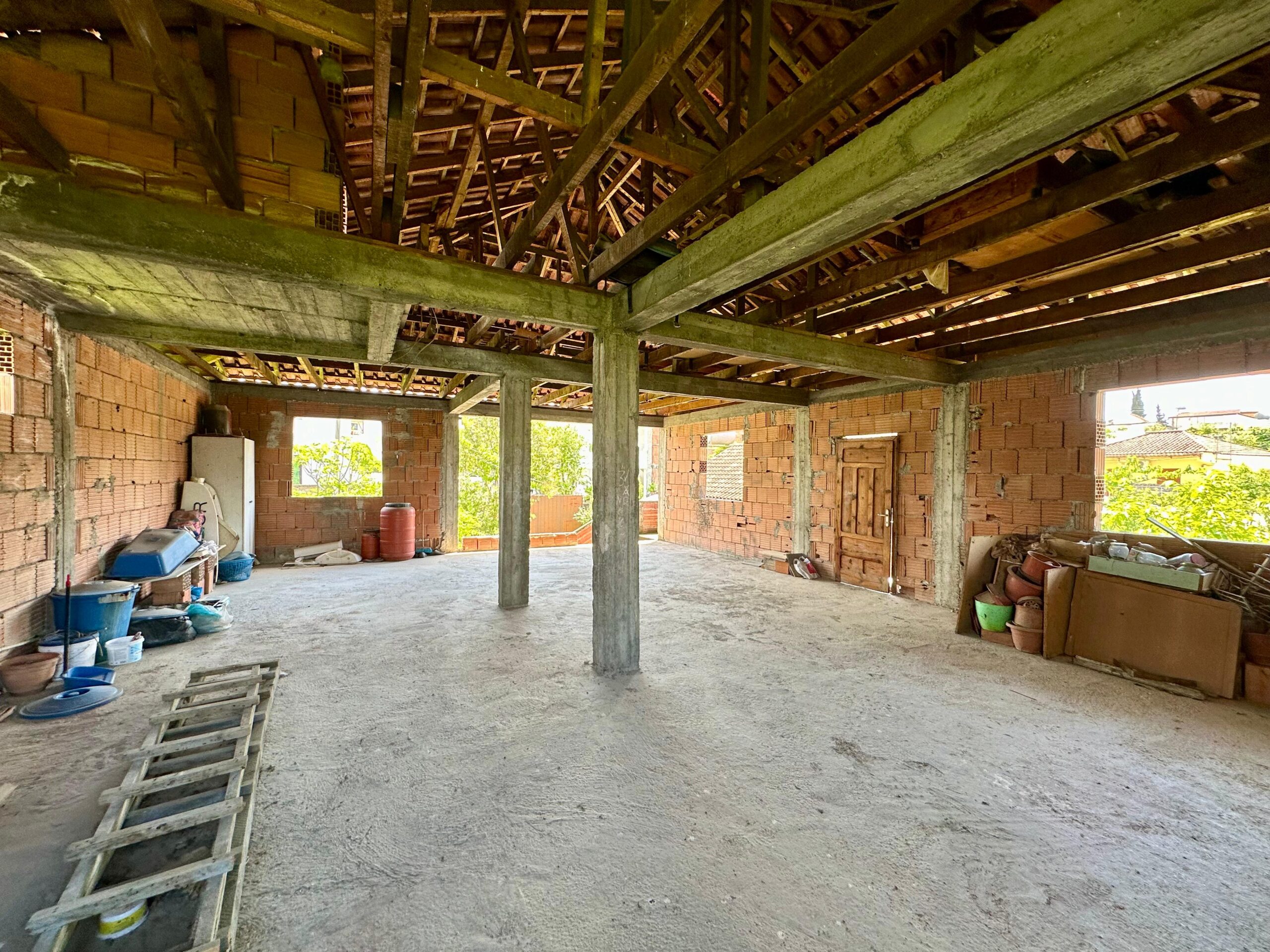 Shitet Shtëpi 2-katëshe, Paskuqan €135.000