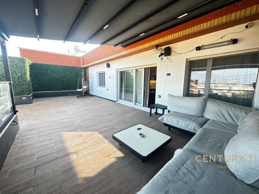 SHITET PENTHOUSE LUKSOZ 3+1+VERANDE TE KOPSHTI BOTANIK!