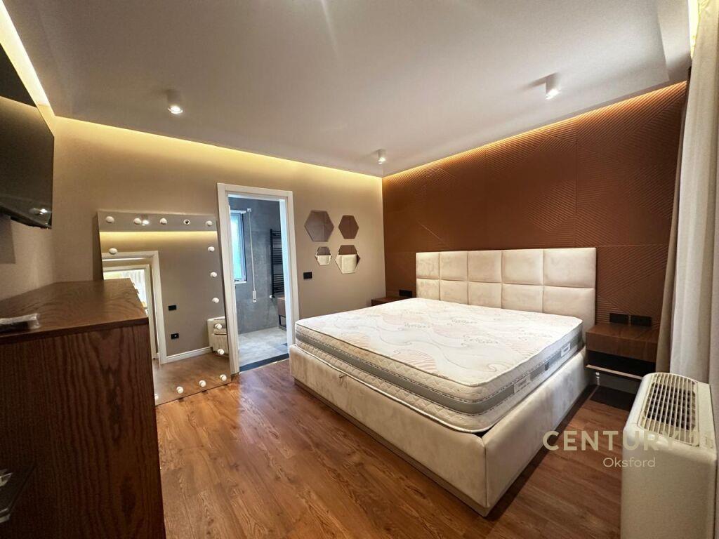 SHITET PENTHOUSE LUKSOZ 3+1+VERANDE TE KOPSHTI BOTANIK!