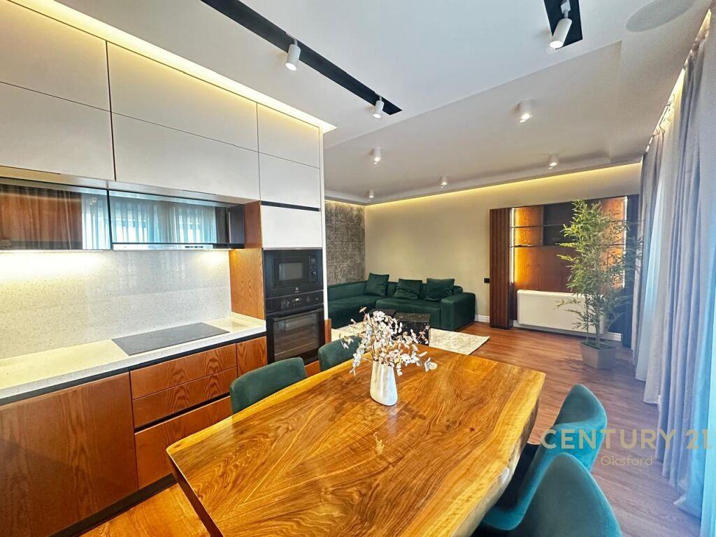 SHITET PENTHOUSE LUKSOZ 3+1+VERANDE TE KOPSHTI BOTANIK!