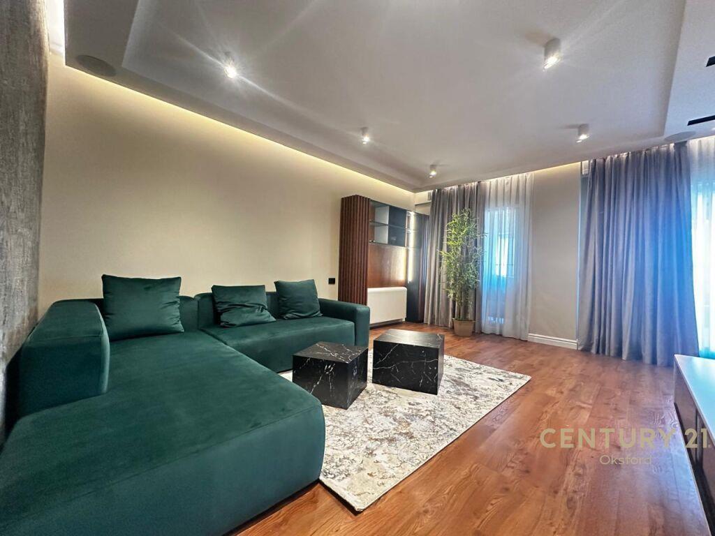 SHITET PENTHOUSE LUKSOZ 3+1+VERANDE TE KOPSHTI BOTANIK!