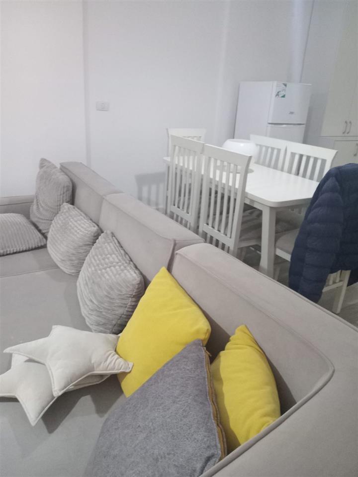 Apartament me qera te Globe perball Delijorgjit.