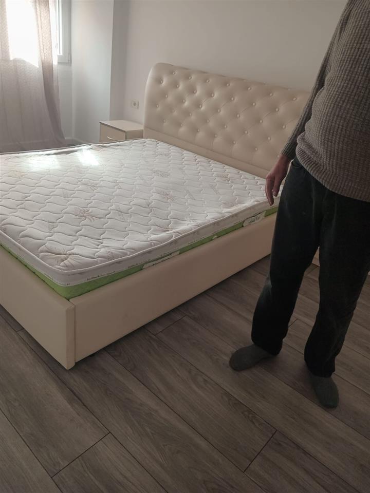 Apartament me qera te Globe perball Delijorgjit.