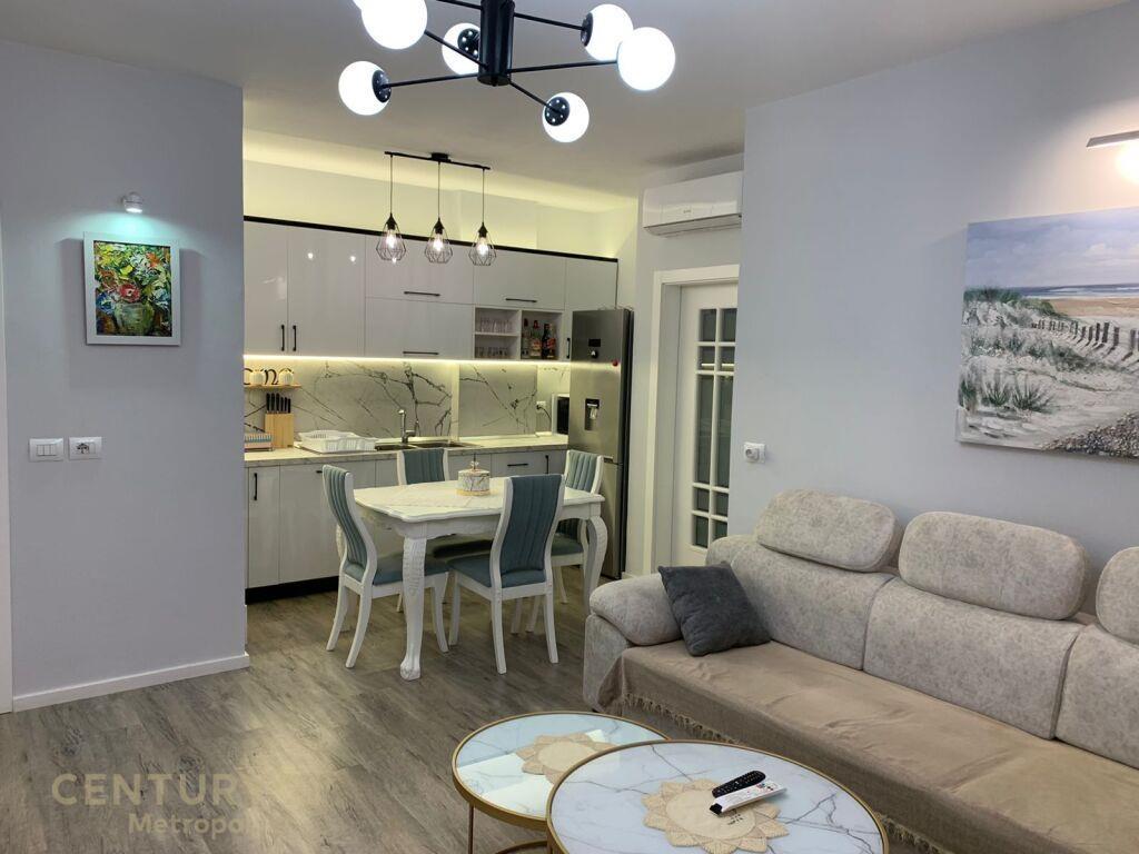 APARTAMENT 2+1 PER QIRA, ISH STACIONI I TRENIT!