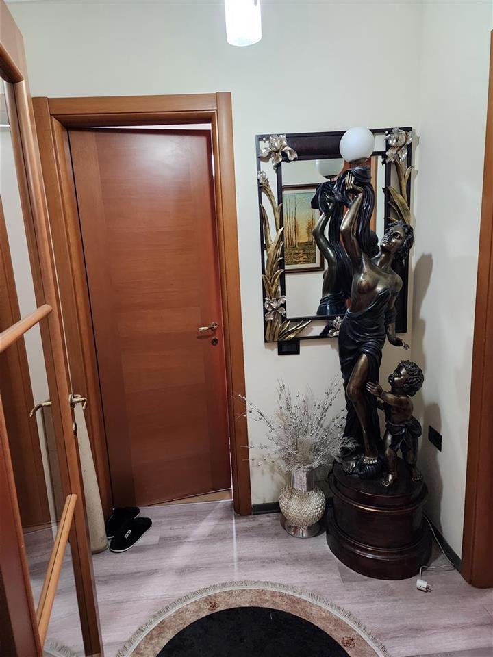 APARTAMENT 144M² 5 MIN LARG QENDRES NE SHITJE