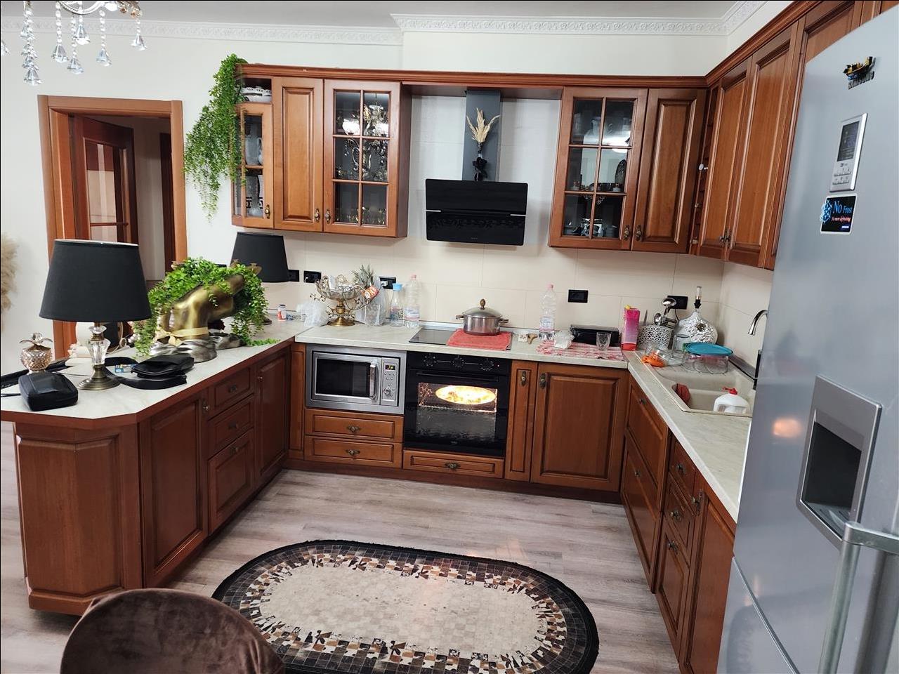 APARTAMENT 144M² 5 MIN LARG QENDRES NE SHITJE