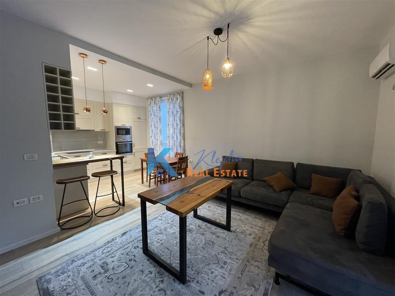 1+1 me qira afer Kopshtit Botanik