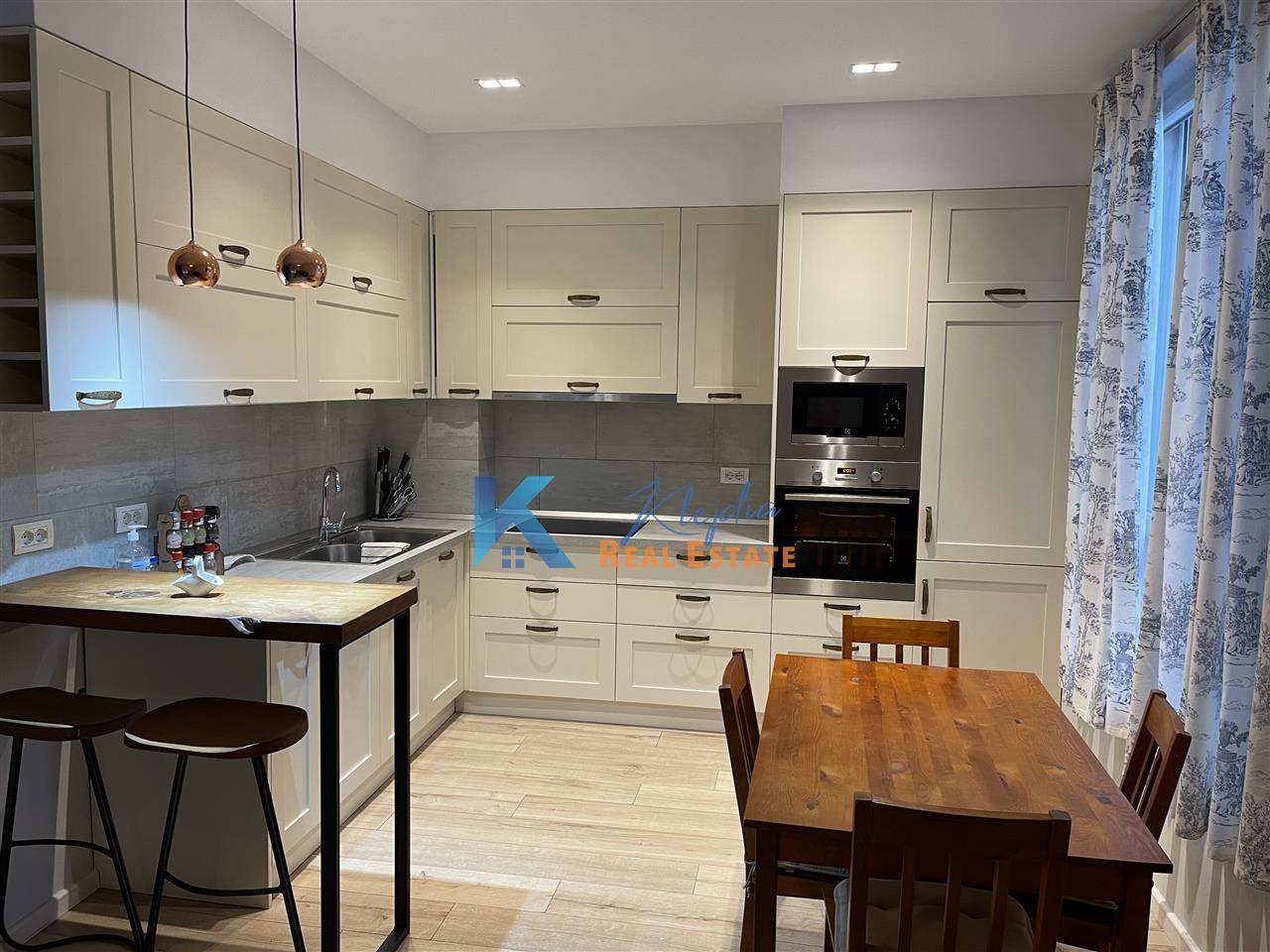 1+1 me qira afer Kopshtit Botanik