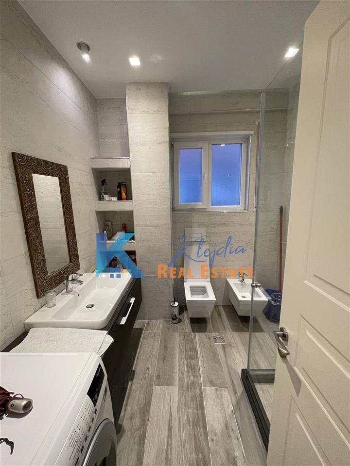 1+1 me qira afer Kopshtit Botanik