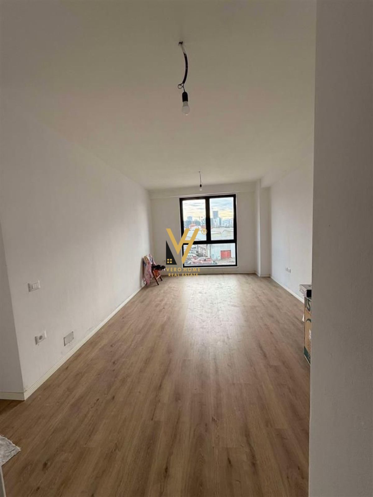 ZYRE 70 M2 ME QERA TE BULEVARDI I RI 600 EURO