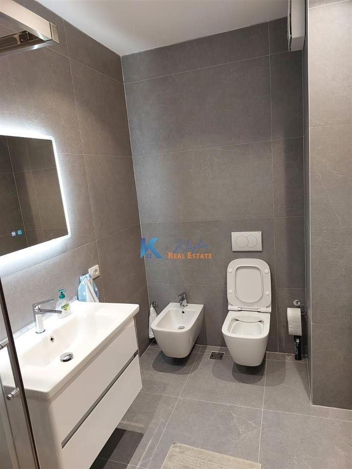 2+1 per qira te Rruga e Elbasanit, afer Fakultetit Ekonomik