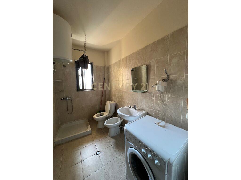 Apartament 1+1 për Qira në Plazh Stacioni i parë, Durrës.