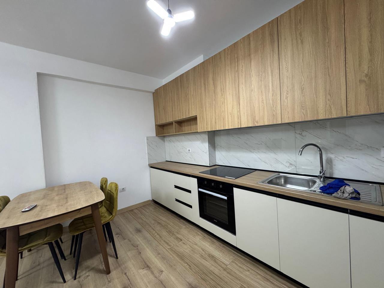 Jepet me Qira Apartament 2+1, Prane Ish Parkut