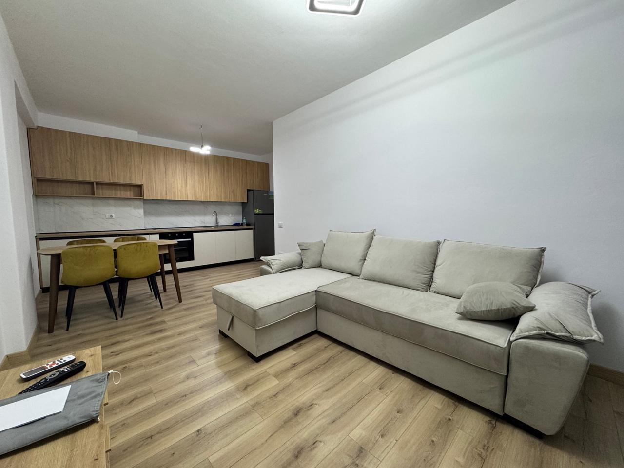 Jepet me Qira Apartament 2+1, Prane Ish Parkut