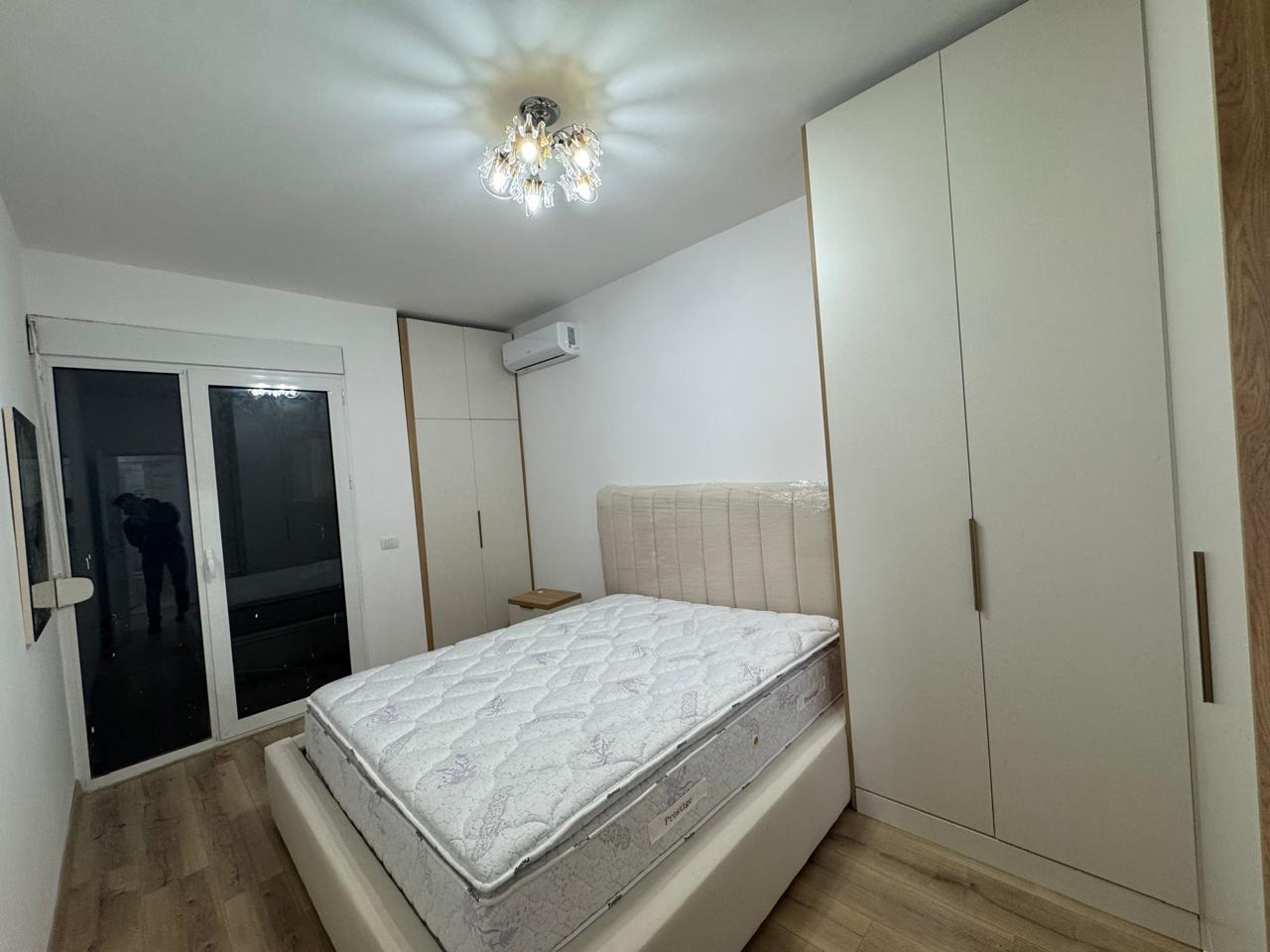 Jepet me Qira Apartament 2+1, Prane Ish Parkut