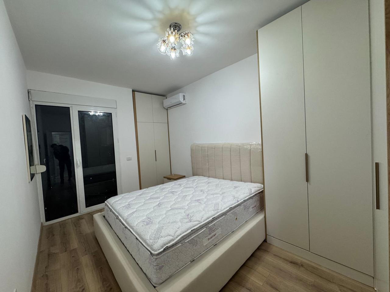 Jepet me Qira Apartament 2+1, Prane Ish Parkut
