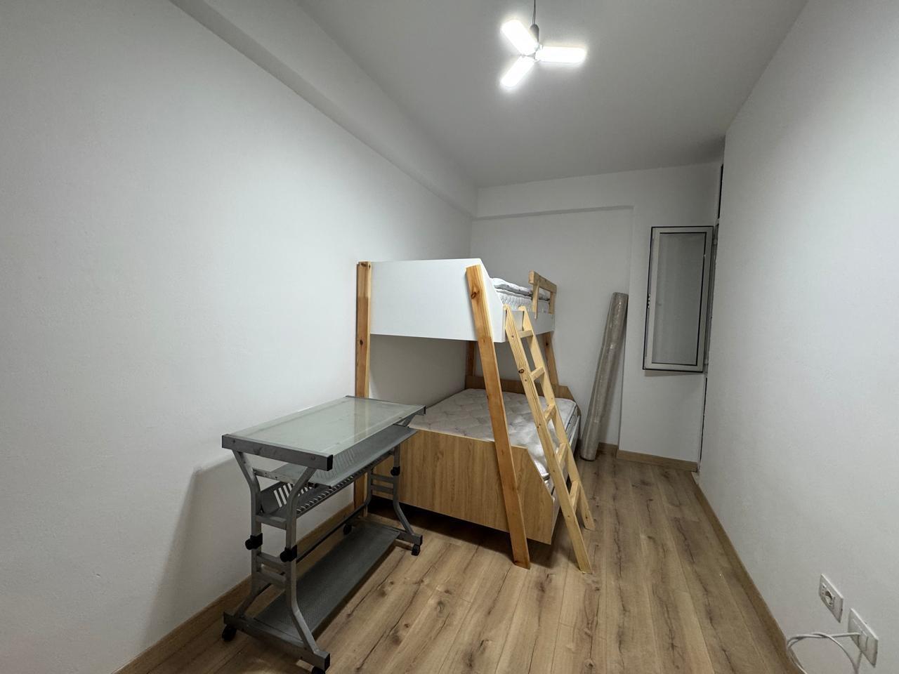 Jepet me Qira Apartament 2+1, Prane Ish Parkut