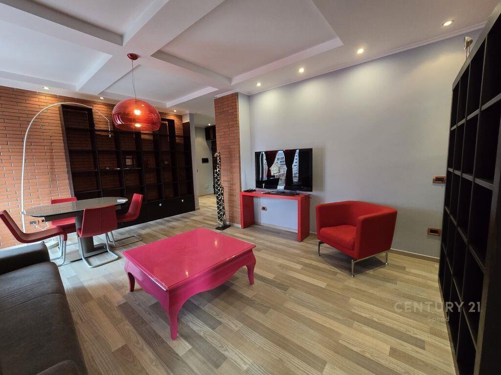 Apartament 2+1 me qira ne qender te Tiranes!