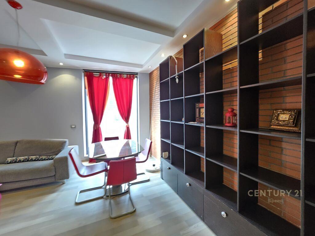 Apartament 2+1 me qira ne qender te Tiranes!