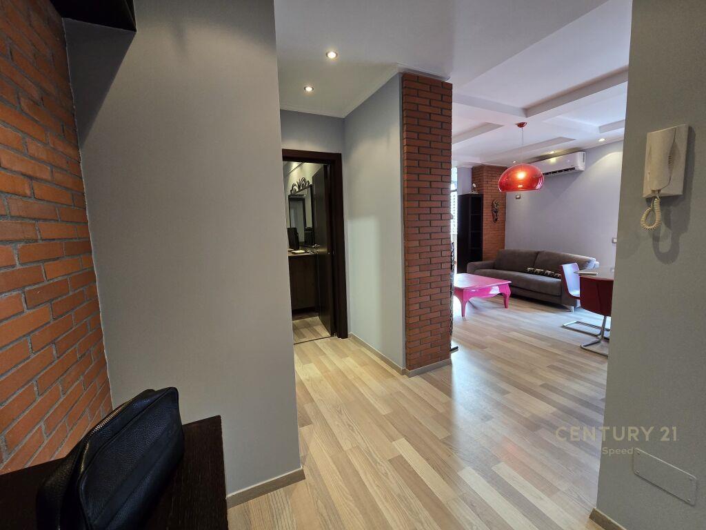 Apartament 2+1 me qira ne qender te Tiranes!