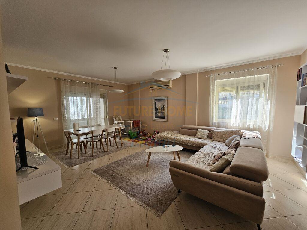 Apartamenti 2+1 per shitje tek Liqeni i Thate.230000 euro
