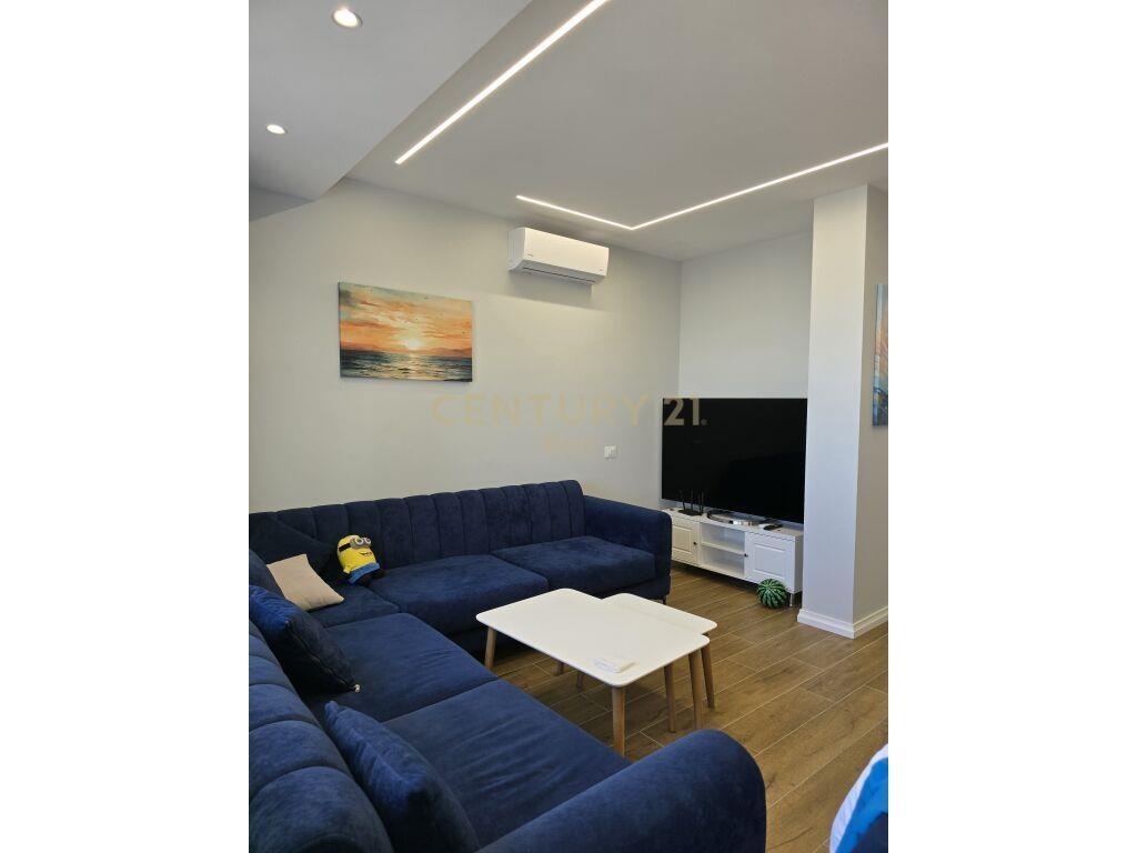 Apartament 1+1 me Pamje Deti në Shkëmbi i Kavajës!