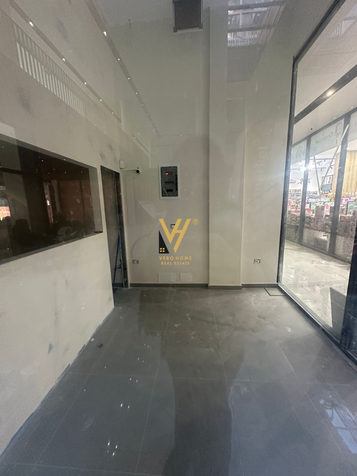 19M2 ME QERA TE GARDEN BUILDING 800 EURO