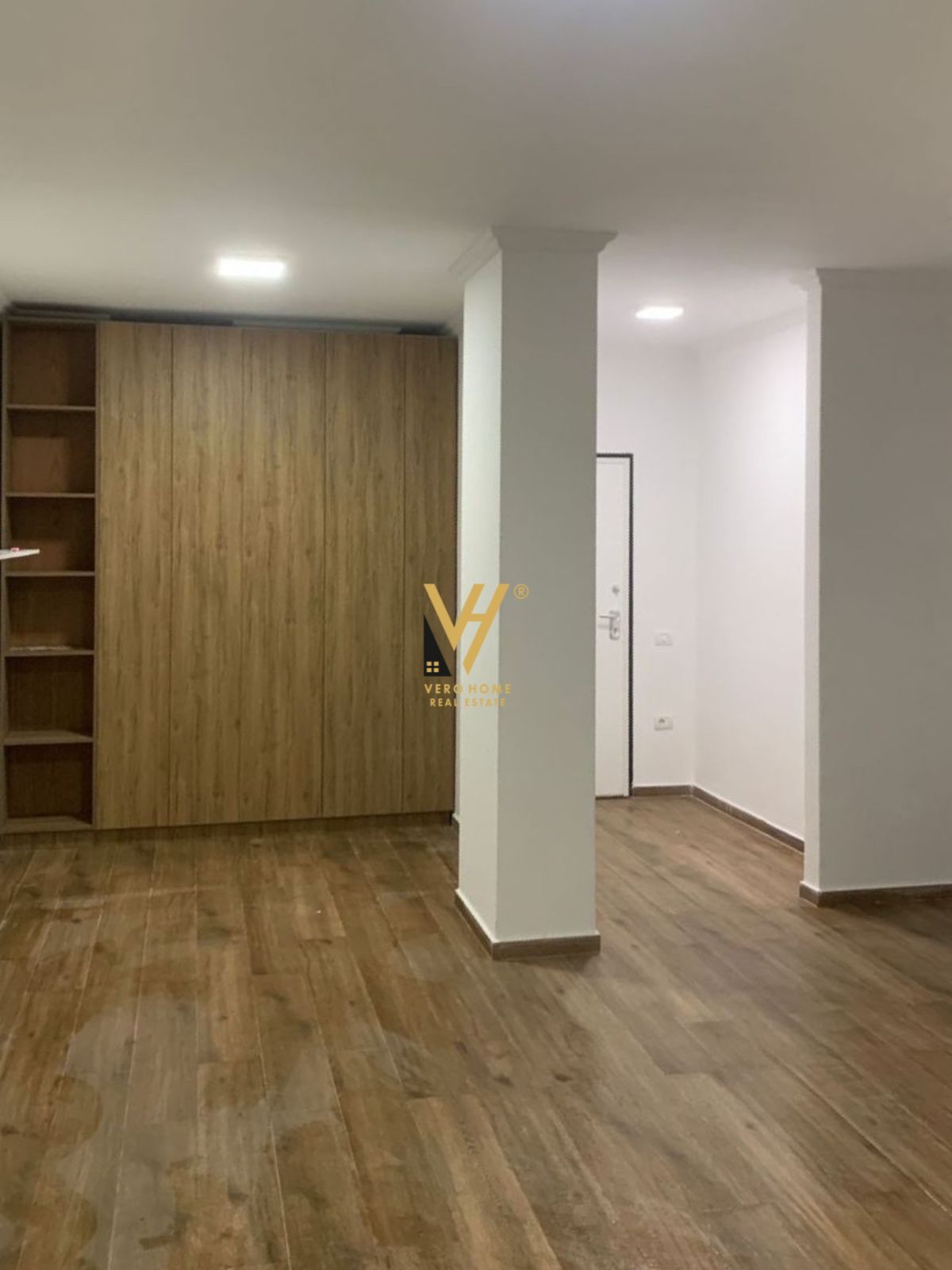 ZYRE 80 M2 ME QERA TE TREGU CAM 1.000 EURO