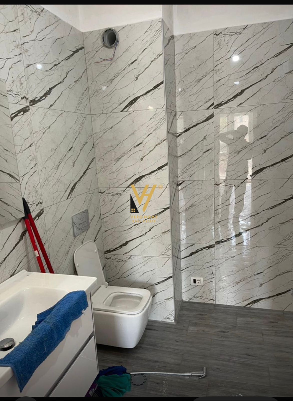 ZYRE 80 M2 ME QERA TE TREGU CAM 1.000 EURO