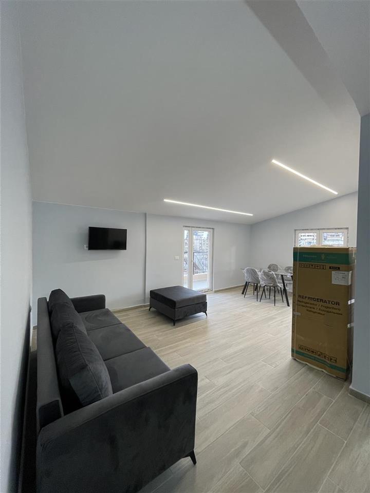 Jepet Banese e sapondertuar 1+1 e nje vile me qira, te Globe