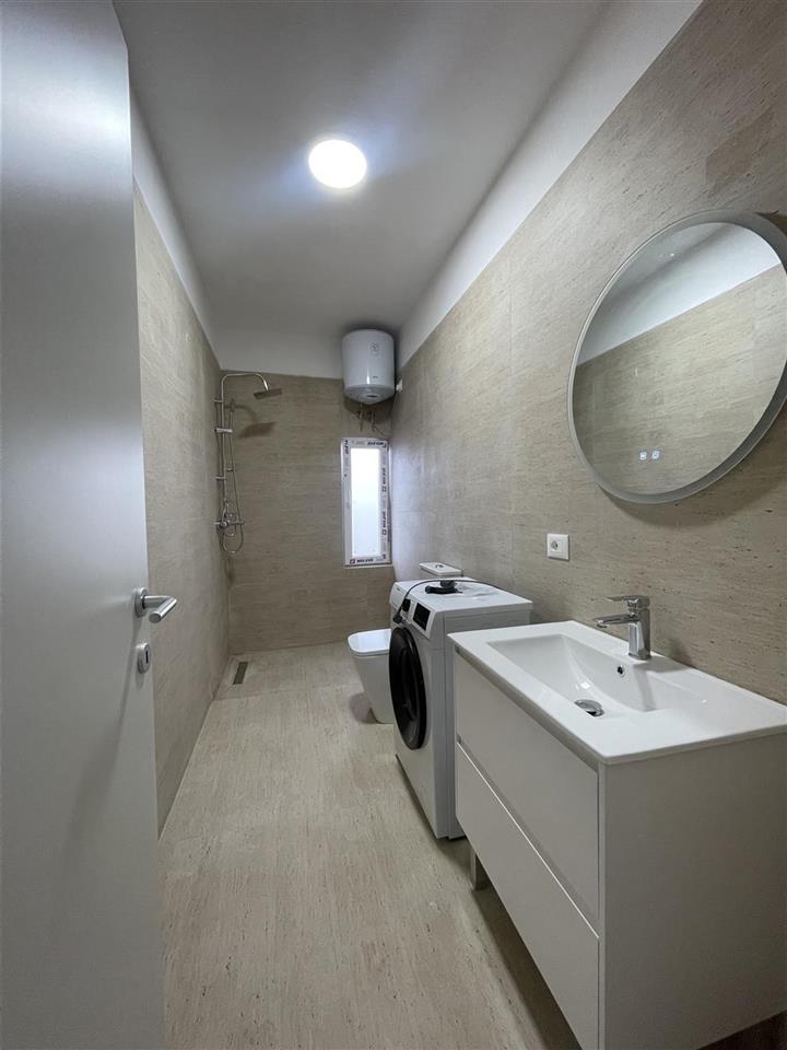 Jepet Banese e sapondertuar 1+1 e nje vile me qira, te Globe