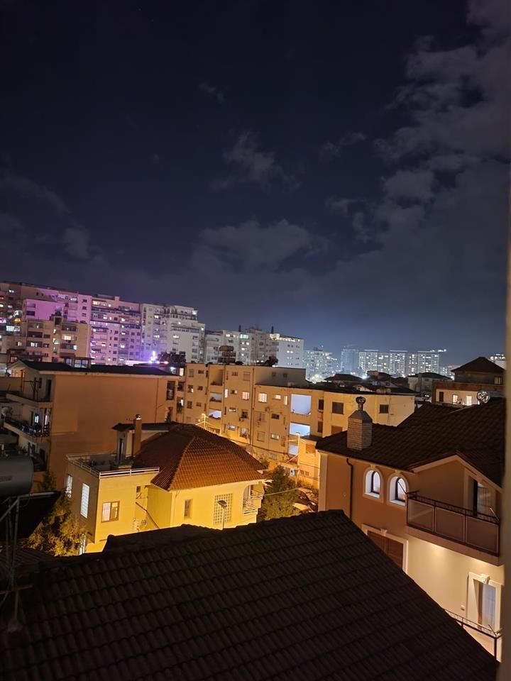 Jepet Banese e sapondertuar 1+1 e nje vile me qira, te Globe